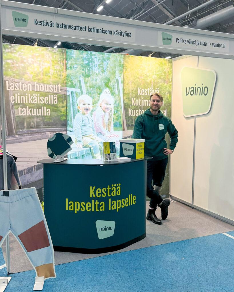Vainio Clothing Lapsimessuilla  Loistelias valinta -paketin ja lisätuotteiden kanssa